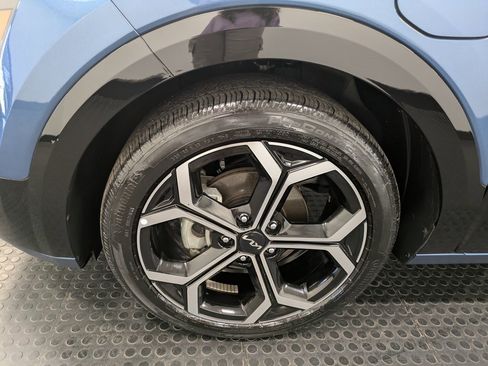 Certified 2024 Kia Niro SX Touring image 7