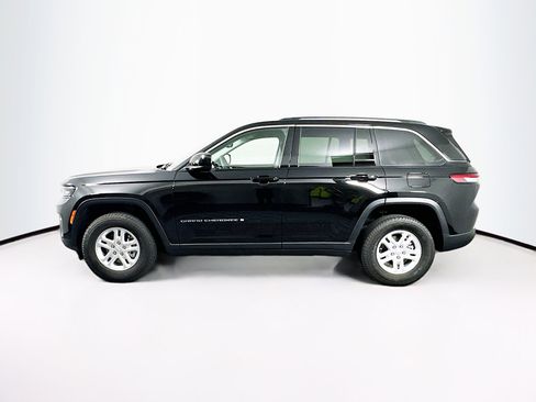 Used 2023 Jeep Grand Cherokee Laredo AWD/4WD image 4