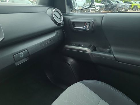 Used 2021 Toyota Tacoma TRD Off-Road image 20