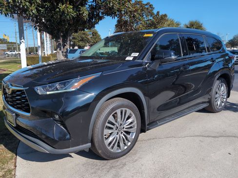 Used 2024 Toyota Highlander Platinum image 5