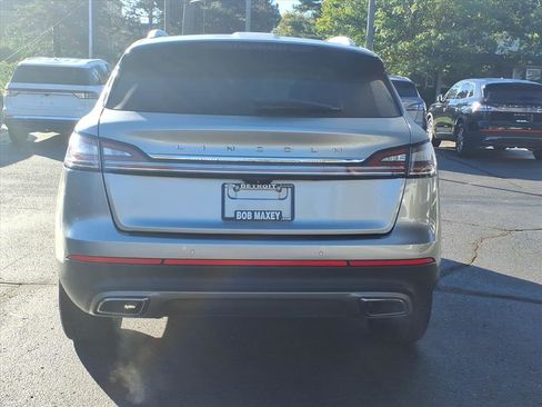 Used 2022 Lincoln Nautilus Reserve image 6