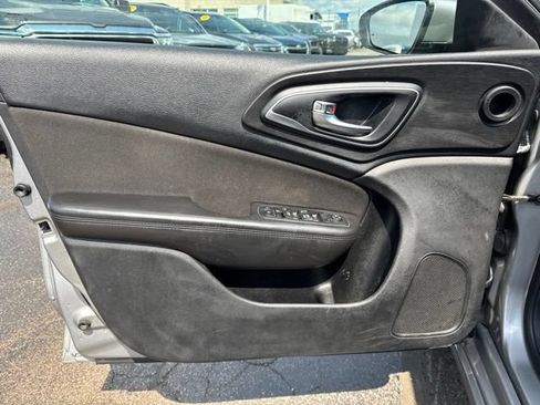 Used 2015 Chrysler 200 Limited w/ Convenience Group FWD image 8