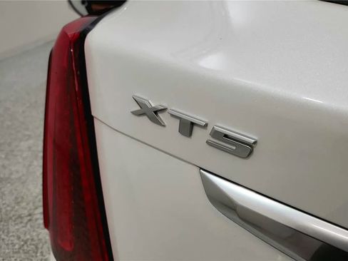 Used 2020 Cadillac XT5 Premium Luxury image 17