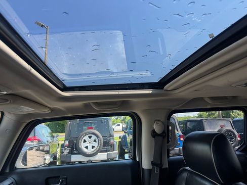 Used 2009 HUMMER H3T Luxury image 15