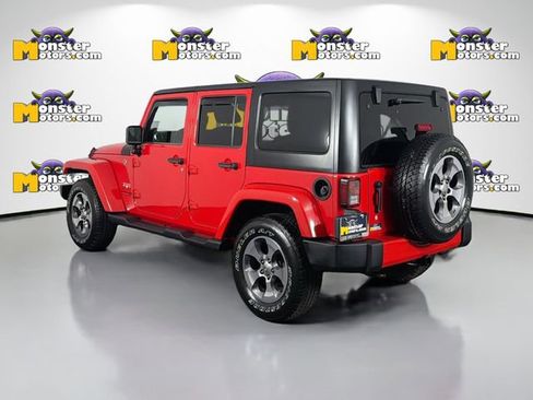 Used 2018 Jeep Wrangler Unlimited Sahara w/ Connectivity Group AWD/4WD image 7
