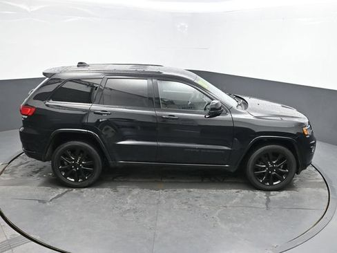Used 2018 Jeep Grand Cherokee Altitude AWD/4WD image 32