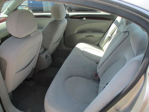Used 2006 Buick Lucerne CX w/ Entertainment Package FWD image 9