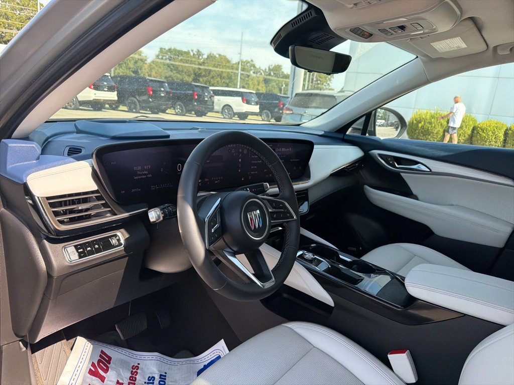 Used 2025 Buick Envision Avenir AWD/4WD image 11