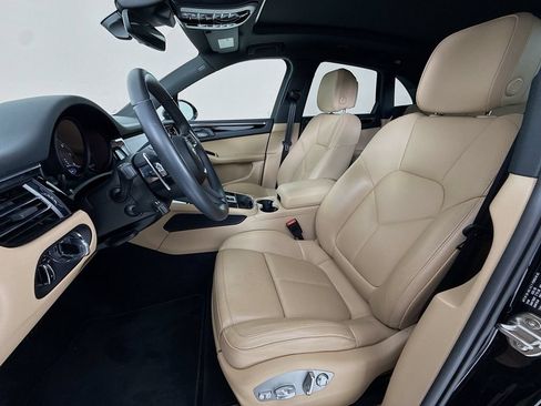 Certified 2025 Porsche Macan AWD/4WD image 5