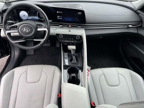 Used 2022 Hyundai Elantra Limited image 19