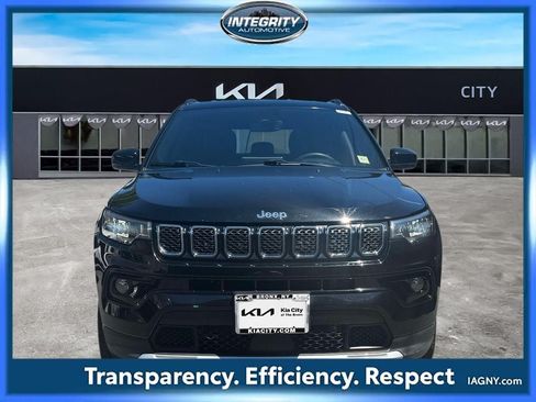 Used 2023 Jeep Compass Limited AWD/4WD image 2