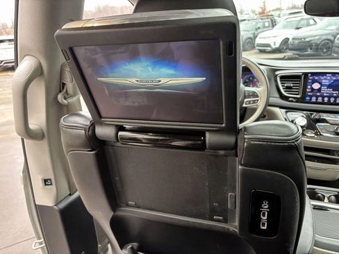 Used 2019 Chrysler Pacifica Limited w/ Advanced Safetytec Group image 34