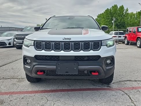 Used 2025 Jeep Compass Trailhawk AWD/4WD image 2