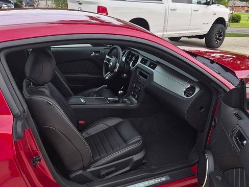 Used 2013 Ford Mustang GT Premium w/ Security Pkg RWD image 9