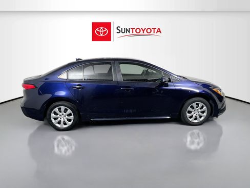 Used 2022 Toyota Corolla LE FWD image 2