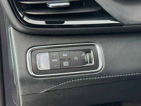 Used 2025 Buick Enclave Preferred image 10