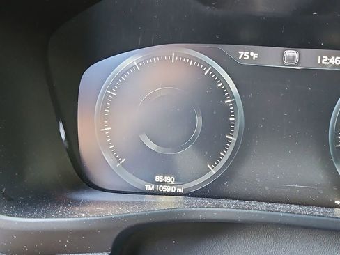 Used 2020 Volvo XC40 T5 Momentum image 10