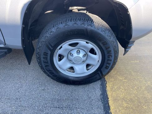 Used 2019 Toyota Tacoma SR w/ SR Convenience Package AWD/4WD image 11