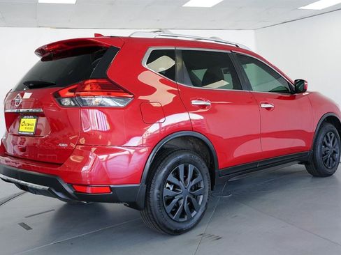 Used 2017 Nissan Rogue S w/ Appearance Package AWD/4WD image 12