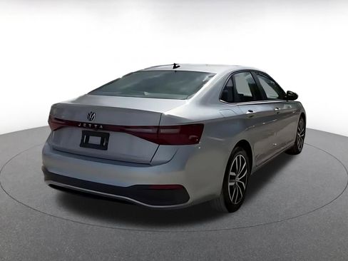 Used 2025 Volkswagen Jetta SE FWD image 14