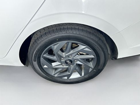Used 2024 Hyundai Elantra SEL FWD image 11