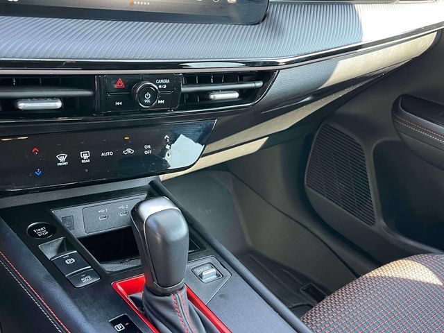 Used 2025 Nissan Kicks SR AWD/4WD image 31