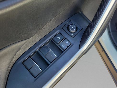 Used 2022 Toyota RAV4 XLE image 19