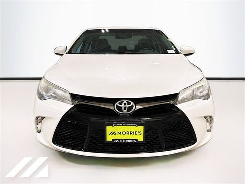Used 2015 Toyota Camry SE image 2