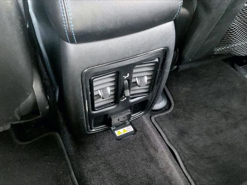 Used 2019 Jeep Grand Cherokee Laredo image 17