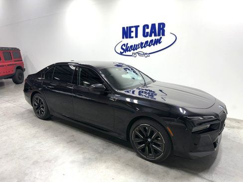 Used 2024 BMW 740i xDrive AWD/4WD image 2