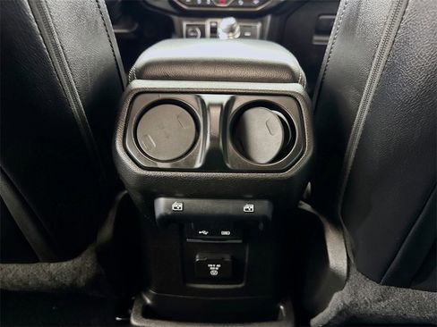 Used 2019 Jeep Wrangler Unlimited Sahara image 24