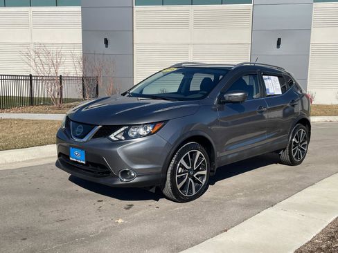 Used 2018 Nissan Rogue Sport SL image 3