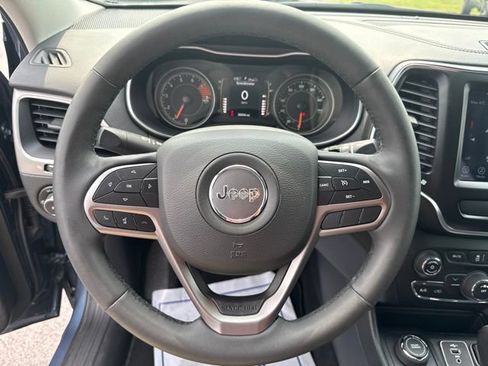 Used 2022 Jeep Cherokee Latitude AWD/4WD image 17