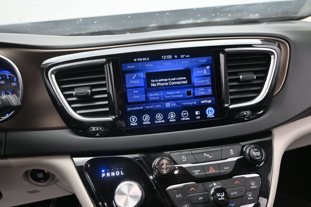 Used 2017 Chrysler Pacifica Touring-L Plus FWD image 26