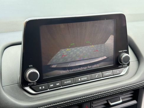 Used 2024 Nissan Rogue SV FWD image 8