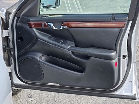 Used 2000 Cadillac De Ville DTS w/ Safety/Security Pkg image 4