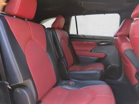 Used 2022 Toyota Highlander XSE FWD image 24