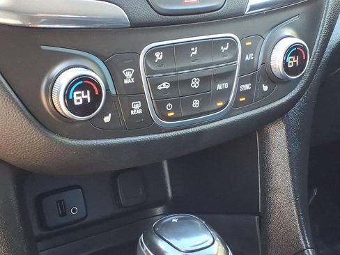 Used 2018 Chevrolet Equinox LT AWD/4WD image 12
