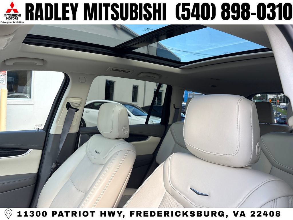 Used 2023 Cadillac XT6 Premium Luxury AWD/4WD image 2