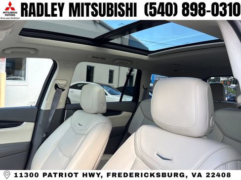 Used 2023 Cadillac XT6 Premium Luxury AWD/4WD image 2