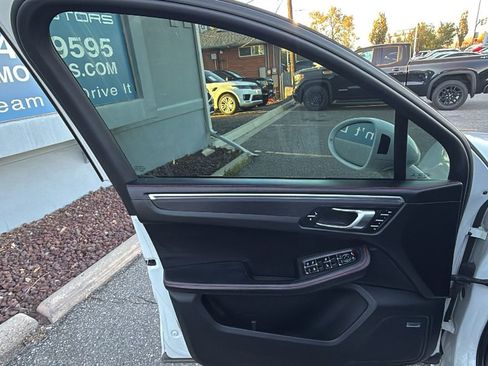 Used 2018 Porsche Macan GTS image 31