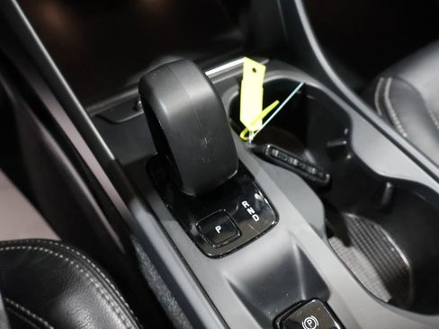 Used 2023 Volvo XC40 B5 Core image 32