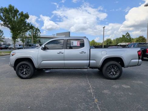 Used 2022 Toyota Tacoma SR5 w/ Technology Package RWD image 3