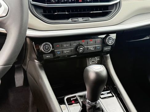 Used 2025 Jeep Compass Limited AWD/4WD image 19