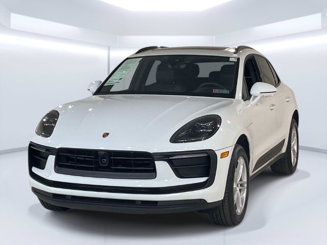 Certified 2026 Porsche Macan AWD/4WD image 1
