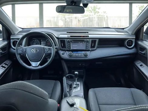 Used 2018 Toyota RAV4 XLE image 7