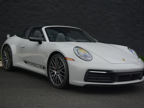 Certified 2024 Porsche 911 Targa 4S image 9