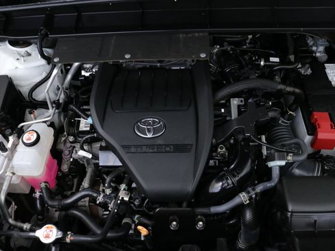 Used 2023 Toyota Highlander L image 31