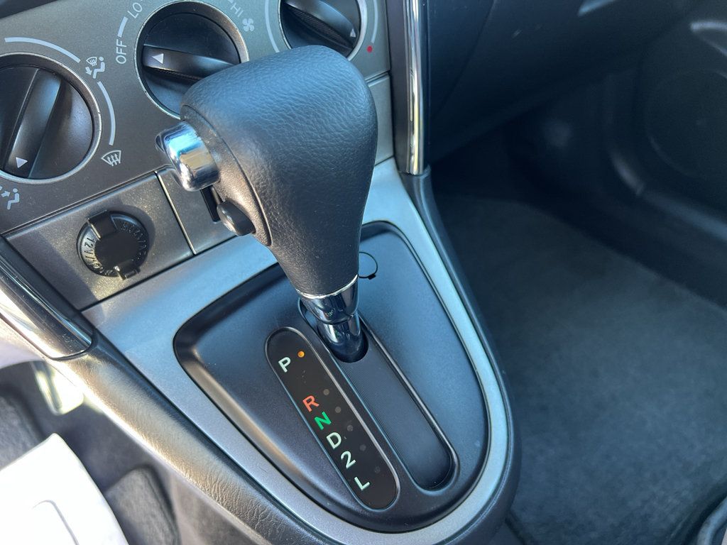 Used 2008 Pontiac Vibe w/ Preferred Package FWD image 11