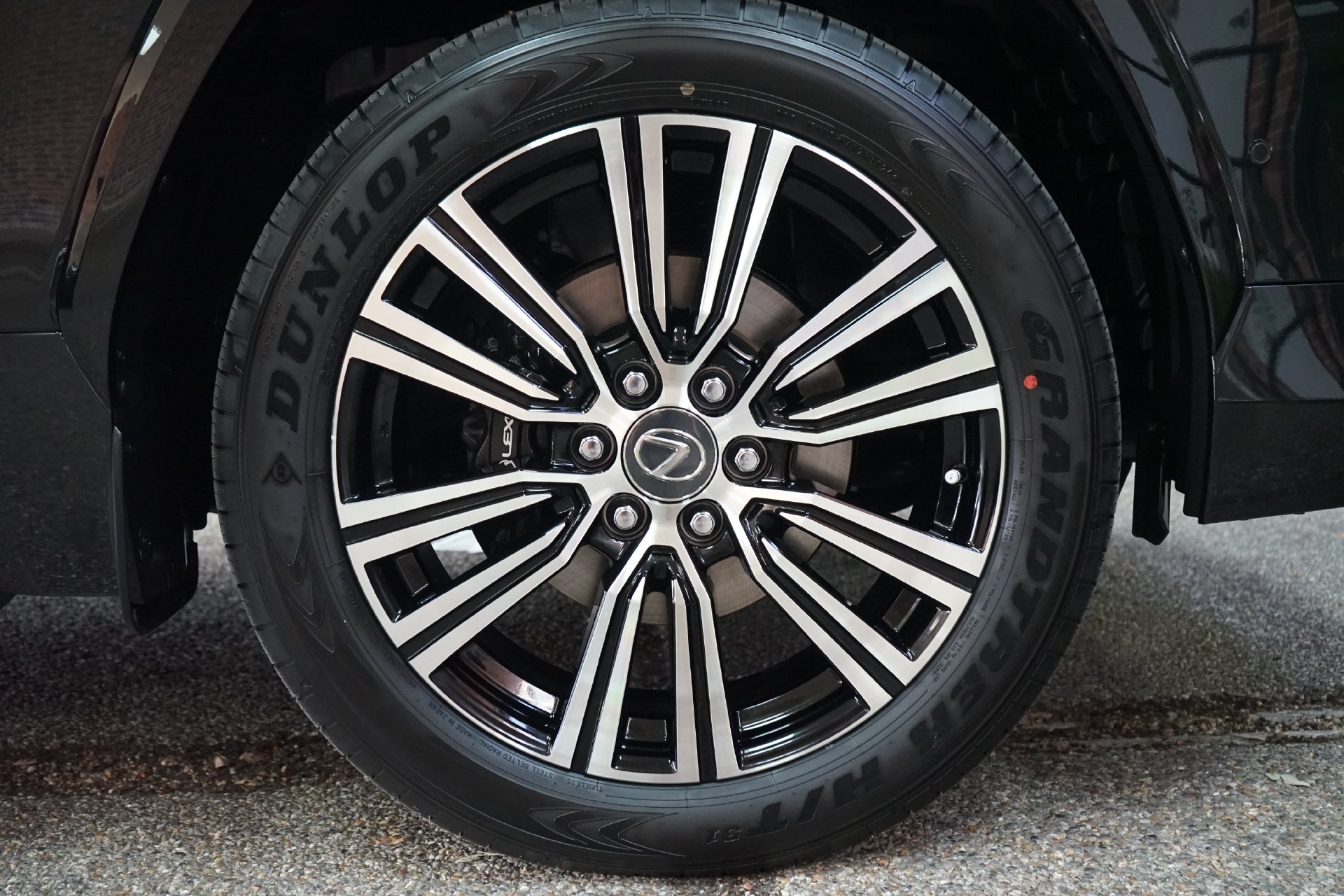Used 2026 Lexus LX 700h Luxury AWD/4WD image 28